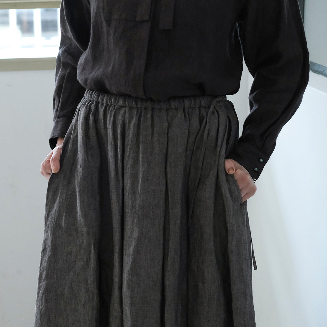 SALUÉ／リトアニアンリネンタックギャザースカート／メランジェダークブラウン