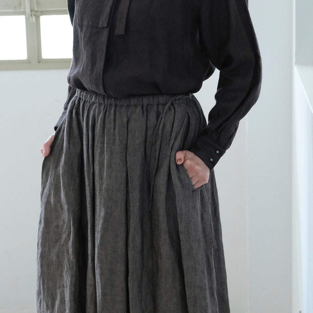 SALUÉ／リトアニアンリネンタックギャザースカート／メランジェダークブラウン