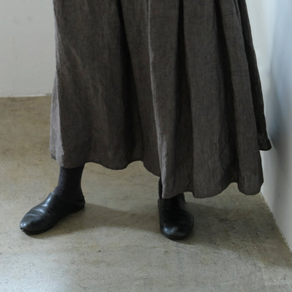 SALUÉ／リトアニアンリネンタックギャザースカート／メランジェダークブラウン