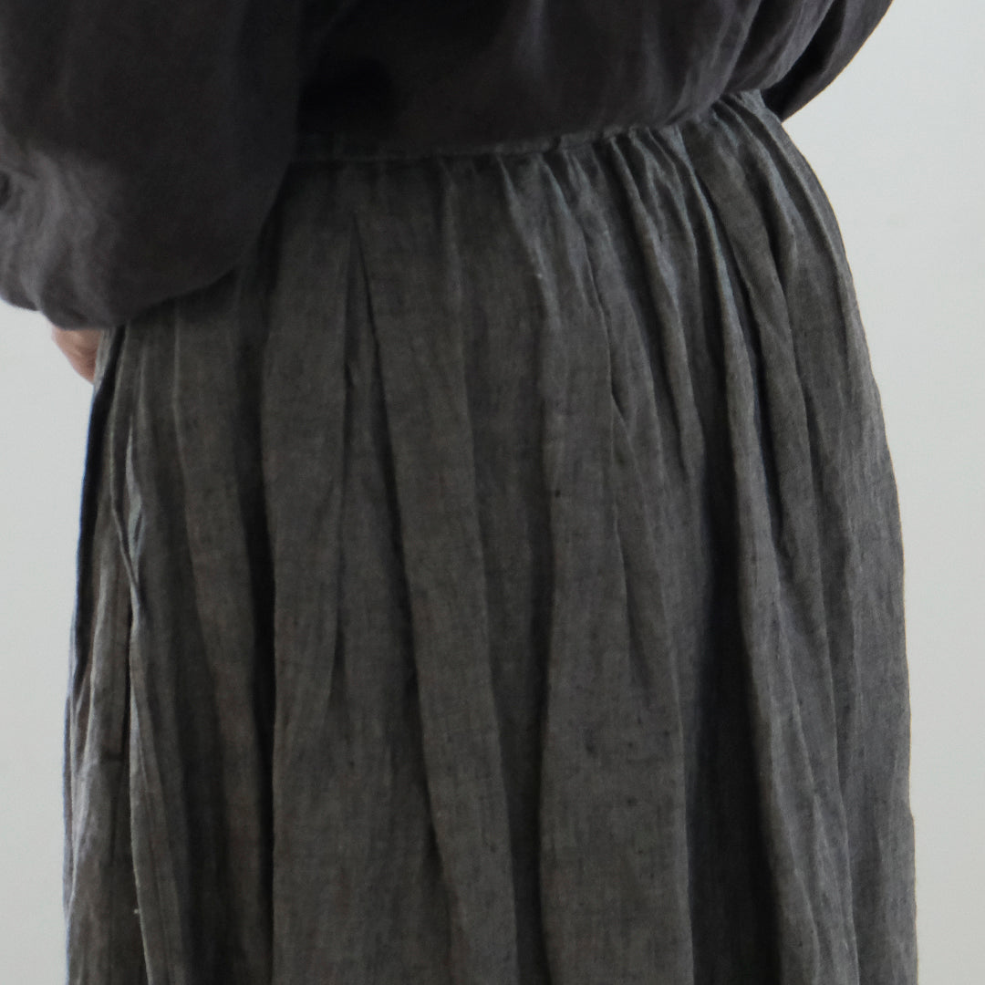 SALUÉ／リトアニアンリネンタックギャザースカート／メランジェダークブラウン