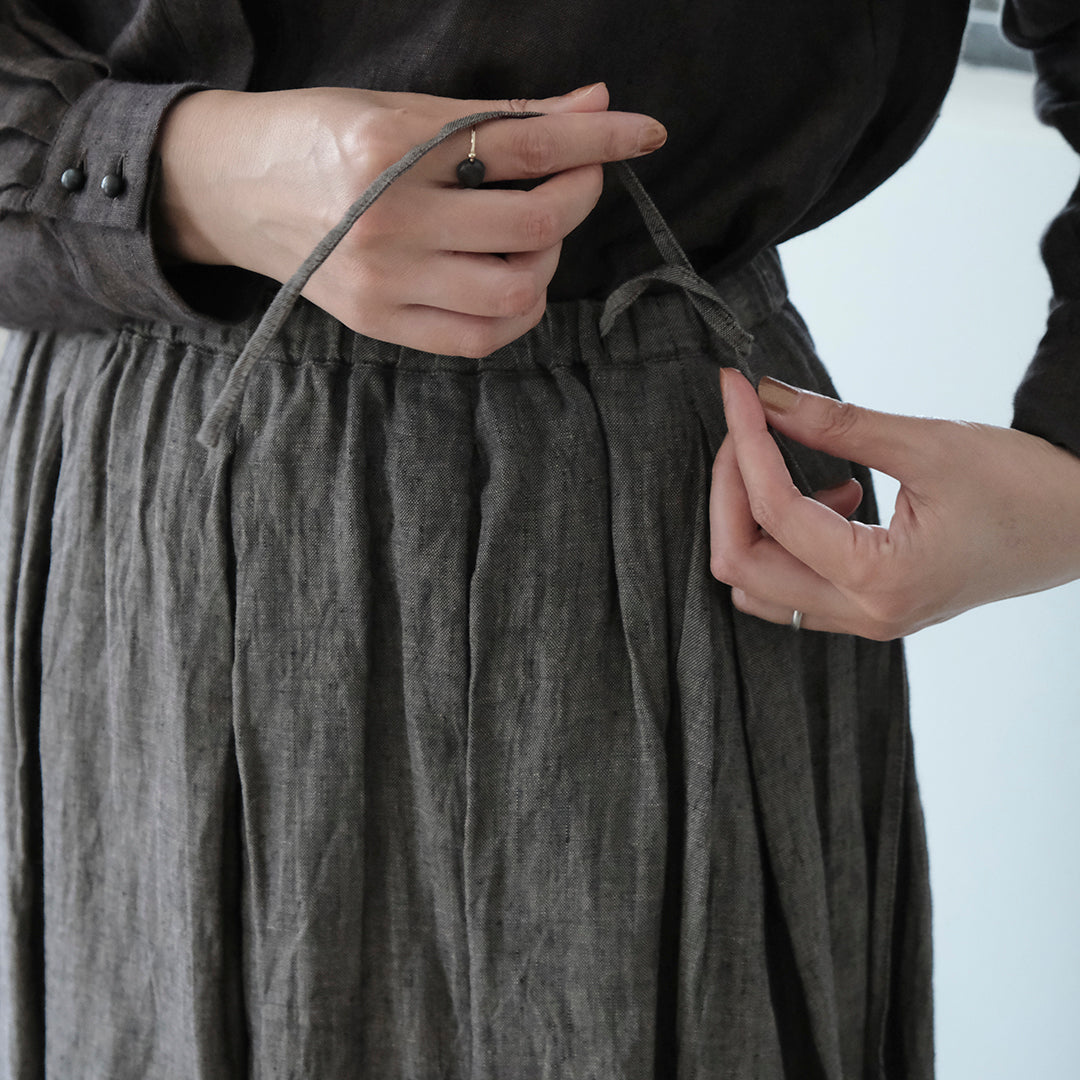 SALUÉ／リトアニアンリネンタックギャザースカート／メランジェダークブラウン