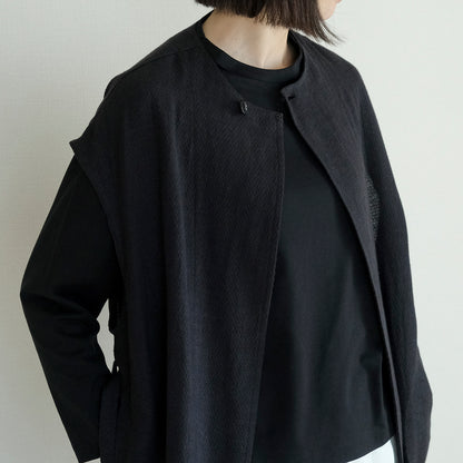 ［SALUÉ］ラウンドネックロングジレ／ウールリネンジャカードformal