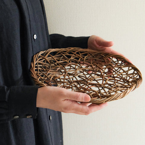 【一部受注商品】【かご展2025】［宮本工芸］あけびかご 乱れ編み 丸皿