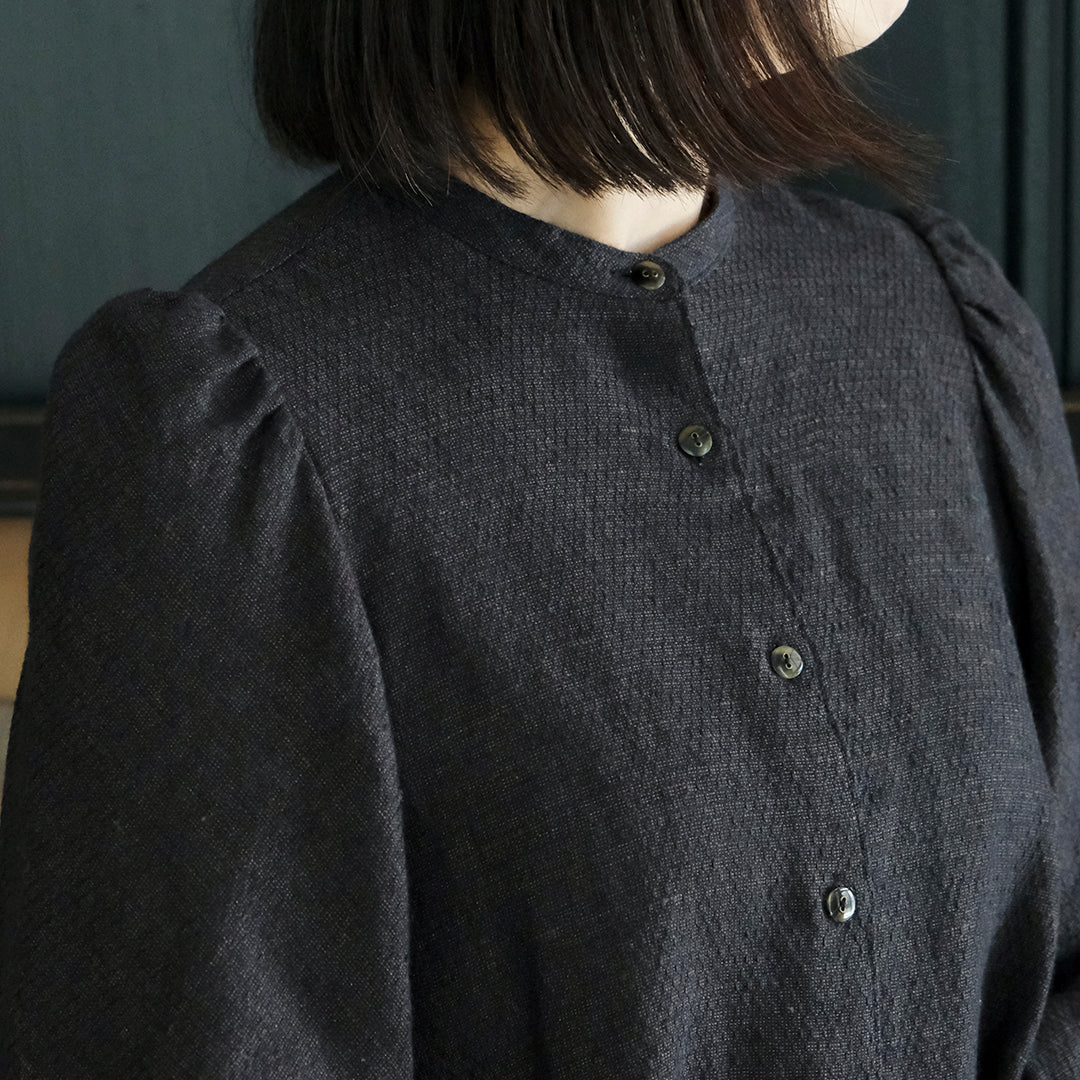 立体感のあるジャカード生地でつくったパフスリーブシャツ – Envelope