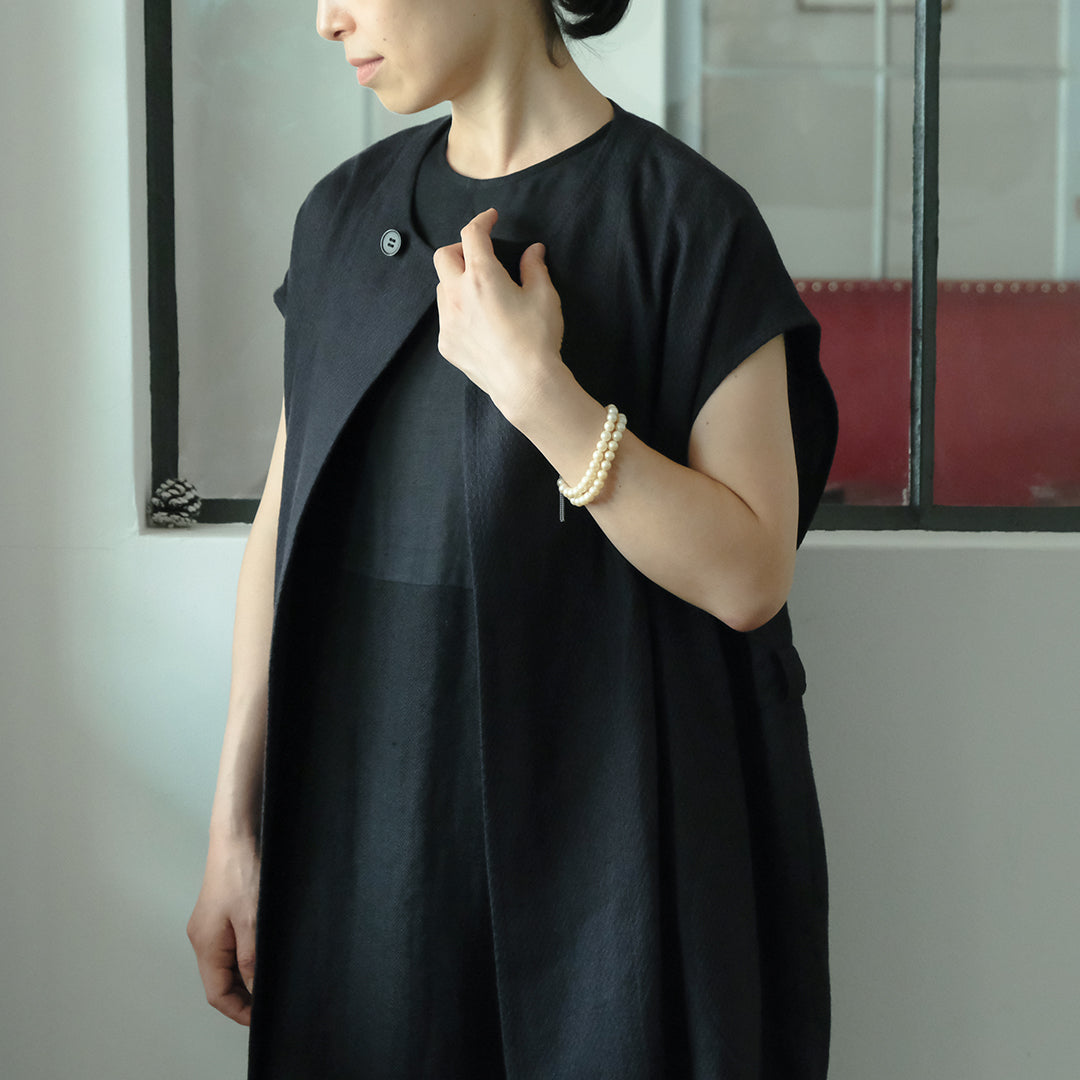 ［SALUÉ］ラウンドネックロングジレ／ウールリネンジャカードformal