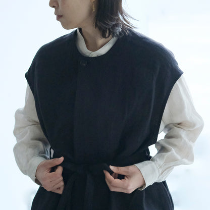 ［SALUÉ］ラウンドネックロングジレ／ウールリネンジャカードformal