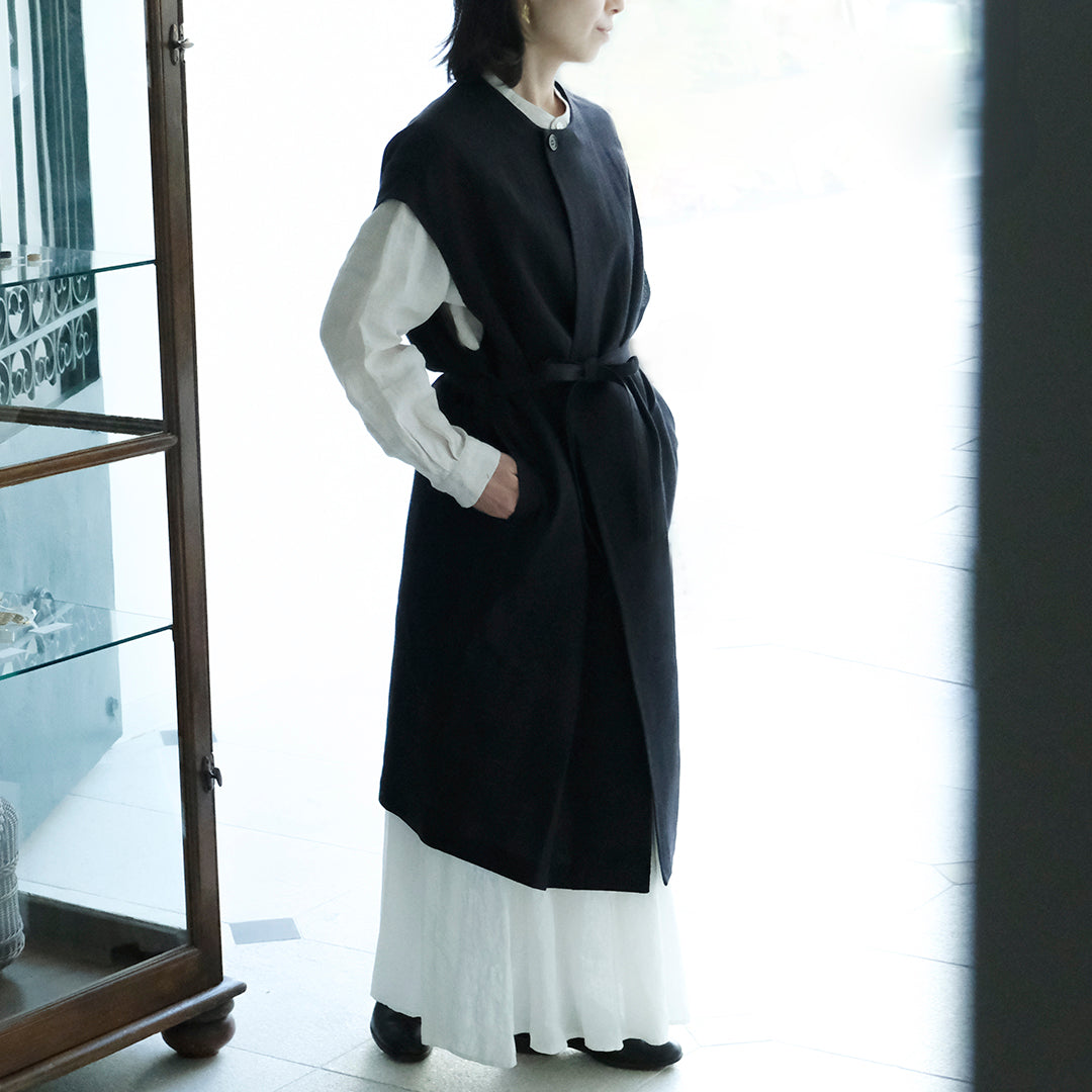 ［SALUÉ］ラウンドネックロングジレ／ウールリネンジャカードformal