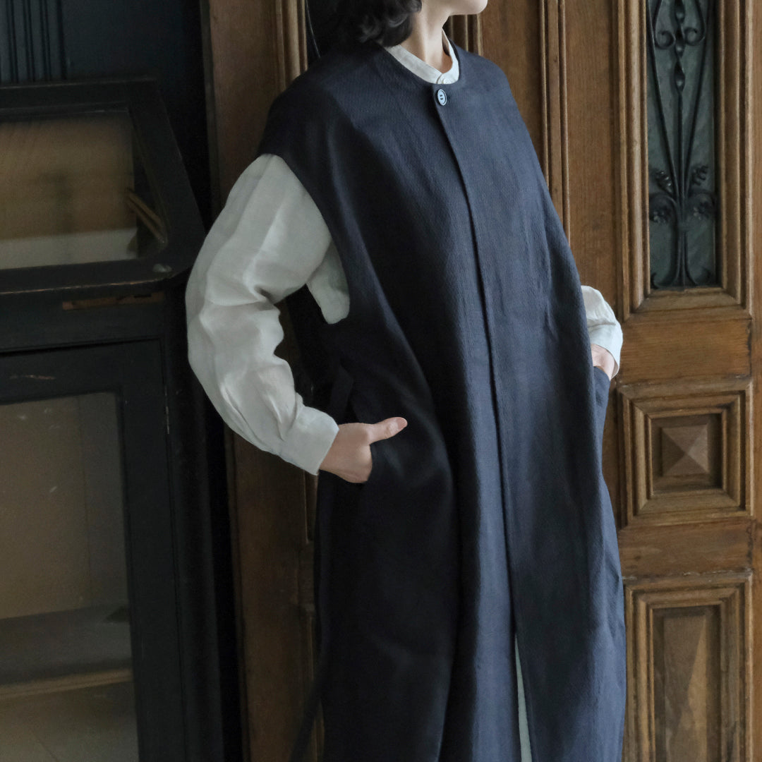 ［SALUÉ］ラウンドネックロングジレ／ウールリネンジャカードformal