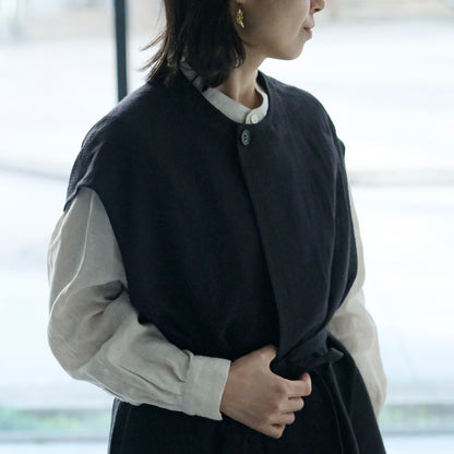 ［SALUÉ］ラウンドネックロングジレ／ウールリネンジャカードformal