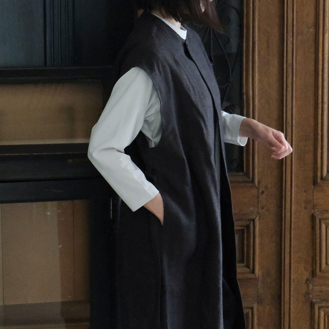 ［SALUÉ］ラウンドネックロングジレ／ウールリネンジャカードformal