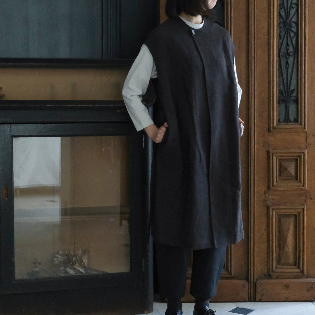 ［SALUÉ］ラウンドネックロングジレ／ウールリネンジャカードformal