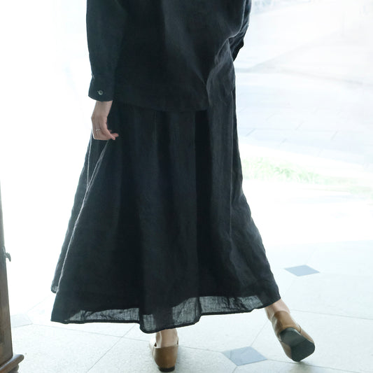 SALUÉ／リトアニアンリネンタックギャザースカート／ピュアブラック