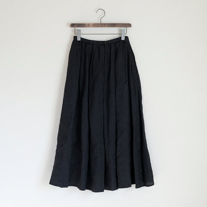 SALUÉ／リトアニアンリネンタックギャザースカート／ピュアブラック