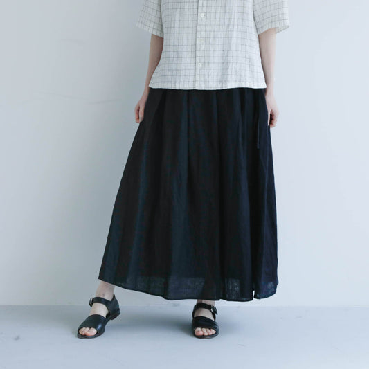SALUÉ／リトアニアンリネンタックギャザースカート／ピュアブラック