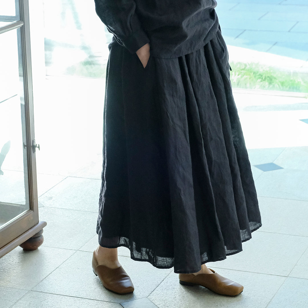 SALUÉ／リトアニアンリネンタックギャザースカート／ピュアブラック