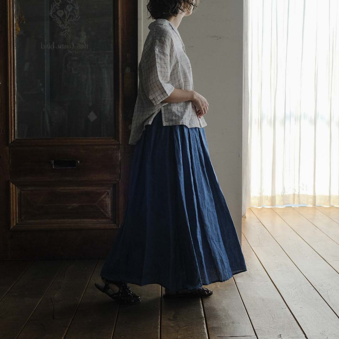 3つの青が生み出す、静かな青の大人スカート – Envelope