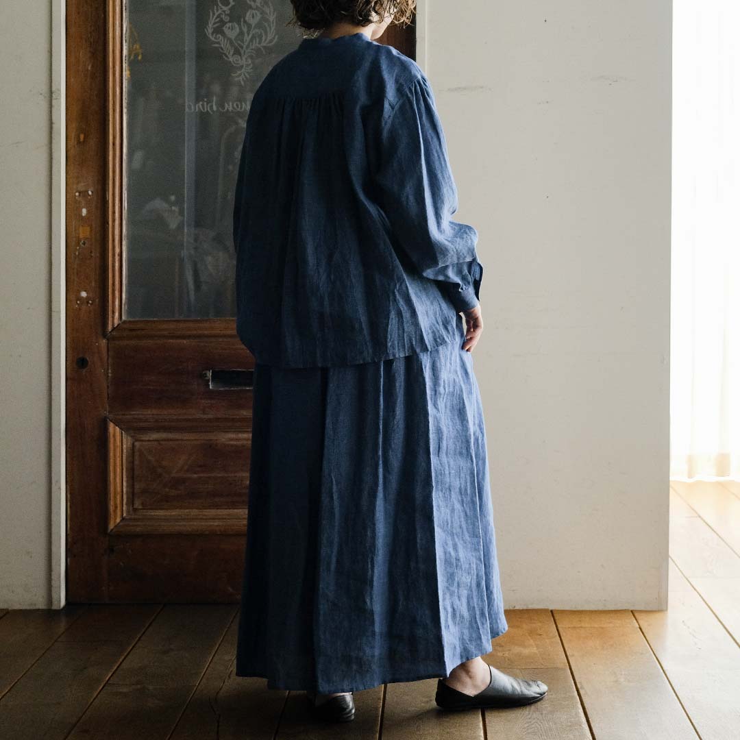 ［SALUÉ］バンドカラーギャザーシャツ／ライトウェイトリネン