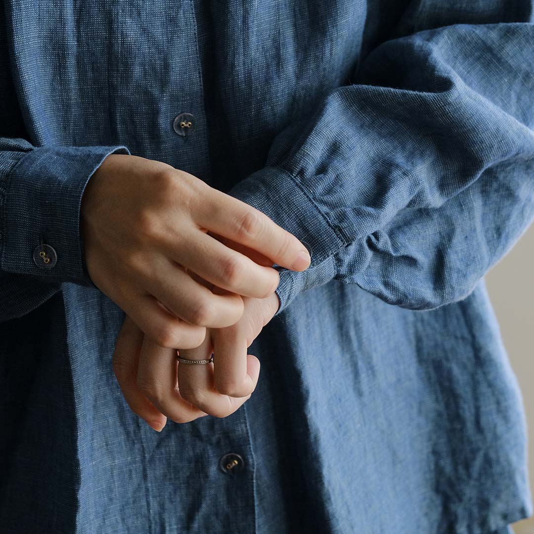 ［SALUÉ］バンドカラーギャザーシャツ／ライトウェイトリネン