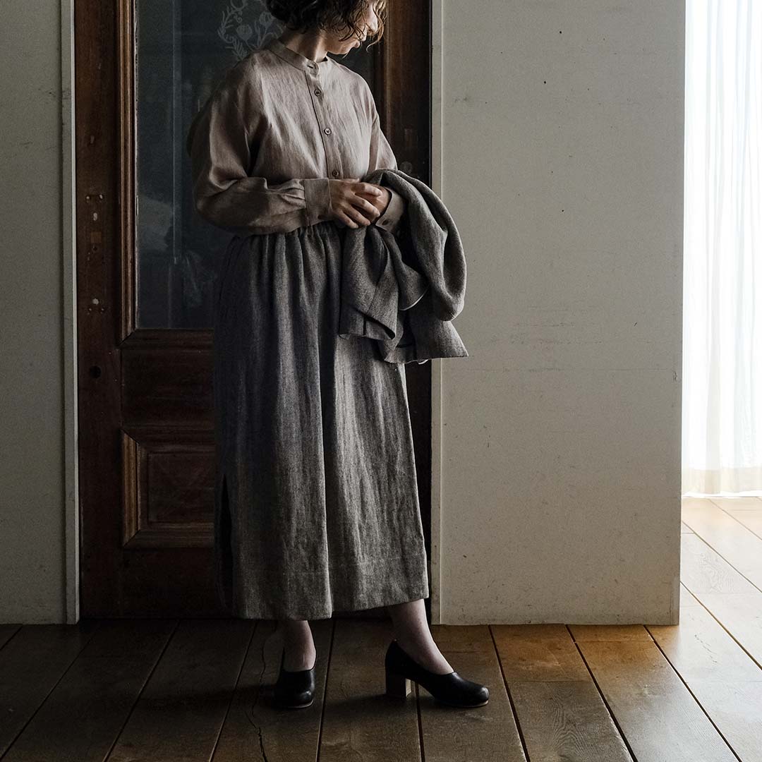 ［SALUÉ］ワンサイドスリットロングスカート／ヘリンボーンリネン