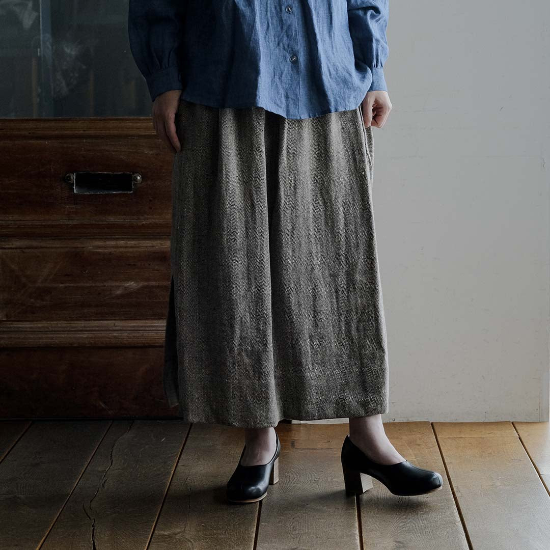 ［SALUÉ］ワンサイドスリットロングスカート／ヘリンボーンリネン