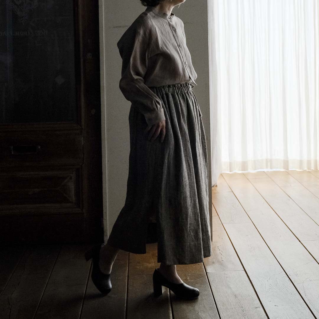 ［SALUÉ］ワンサイドスリットロングスカート／ヘリンボーンリネン
