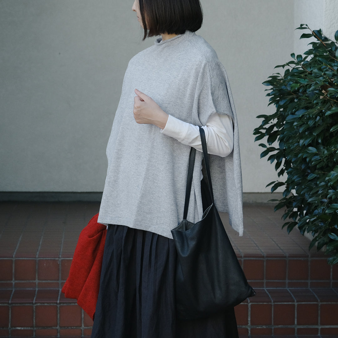 マントのように包み込んでくれるカシミヤケープ – Envelope