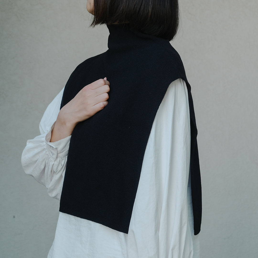 モダンなハイネックのショートケープ – Envelope - エンベロープ