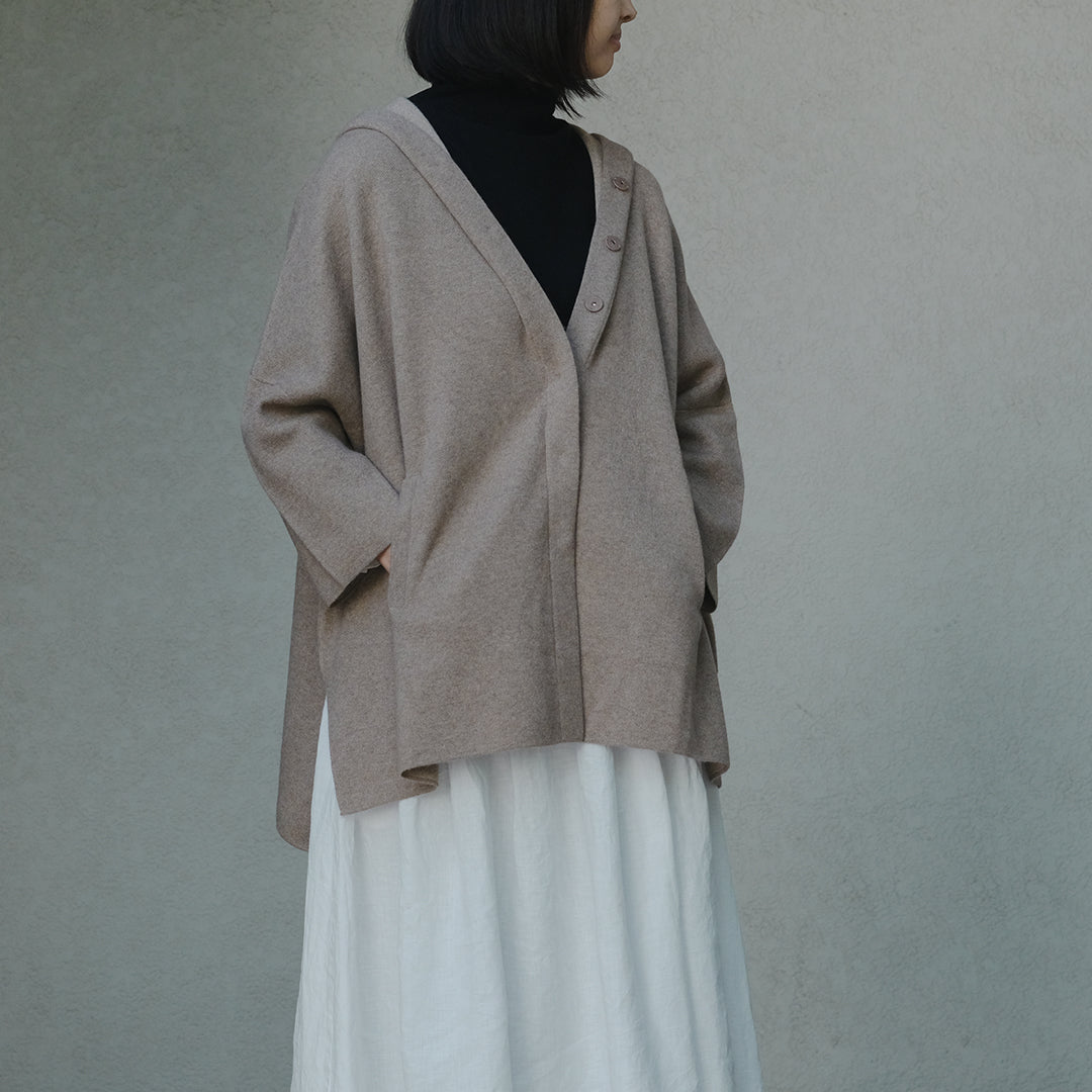 モダンなハイネックのショートケープ – Envelope - エンベロープ