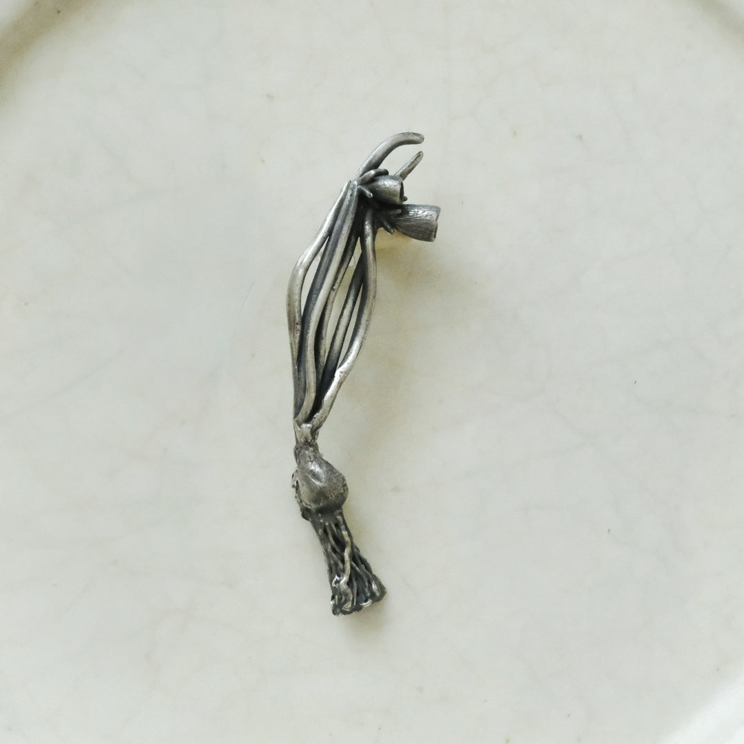 Furuhashi michiko／ペチコート水仙のブローチ