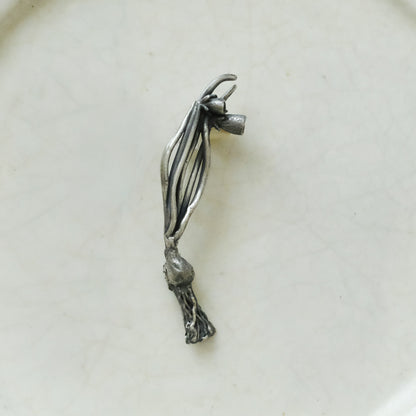 Furuhashi michiko／ペチコート水仙のブローチ