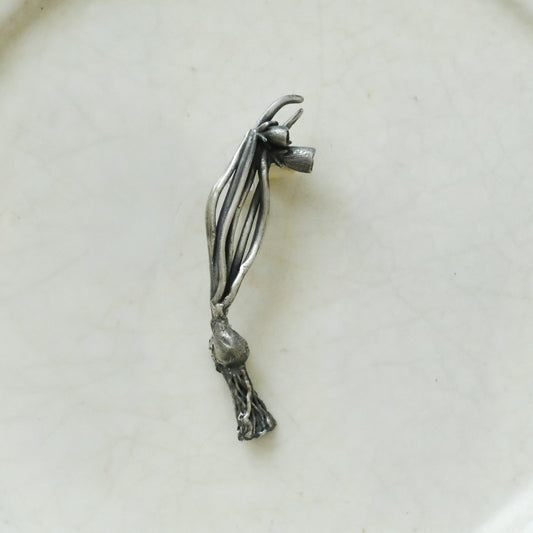 ［Furuhashi michiko］ペチコート水仙のブローチ