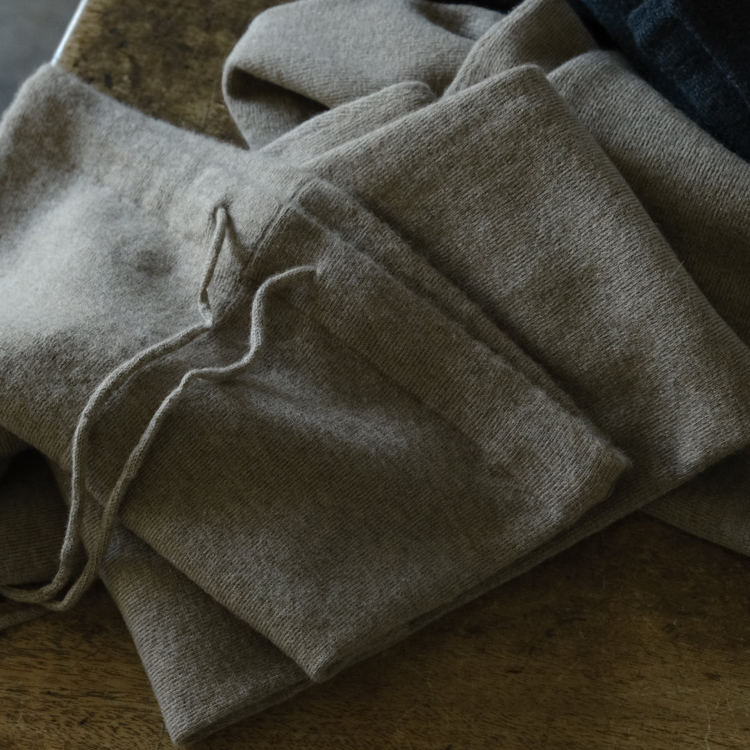 冬の素肌に、とろけるカシミヤのロングレギンス – Envelope