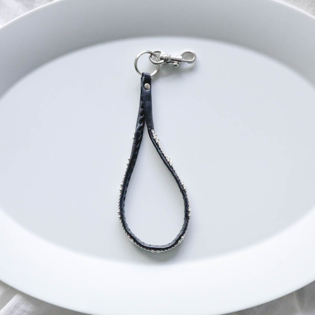 別売りのナスカンを着けるとマルチに使えます