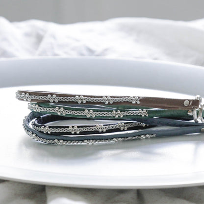 上からカフェラテ、グリーン、ブラック、グレー