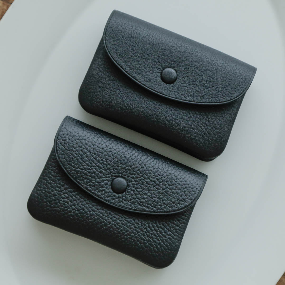 STUDIO LA CAUSE／【受注商品】 内縫いフラップマルチパース　CA 031N EM