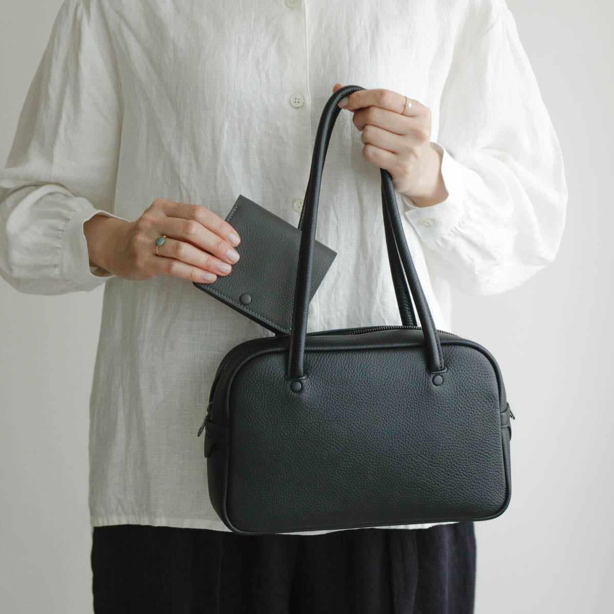 STUDIO LA CAUSE／【受注商品】ロングショルダーボストン （SW）BG 133 SW EM