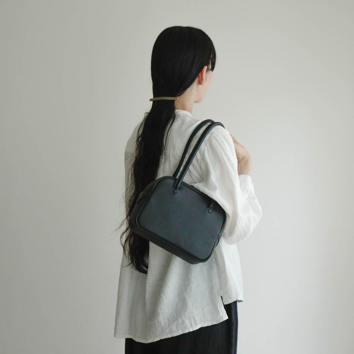 STUDIO LA CAUSE／【受注商品】ロングショルダーボストン （S）BG 132 SS EM