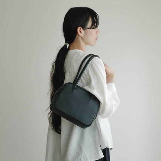 STUDIO LA CAUSE／【受注商品】ロングショルダーボストン （S）BG 132 SS EM