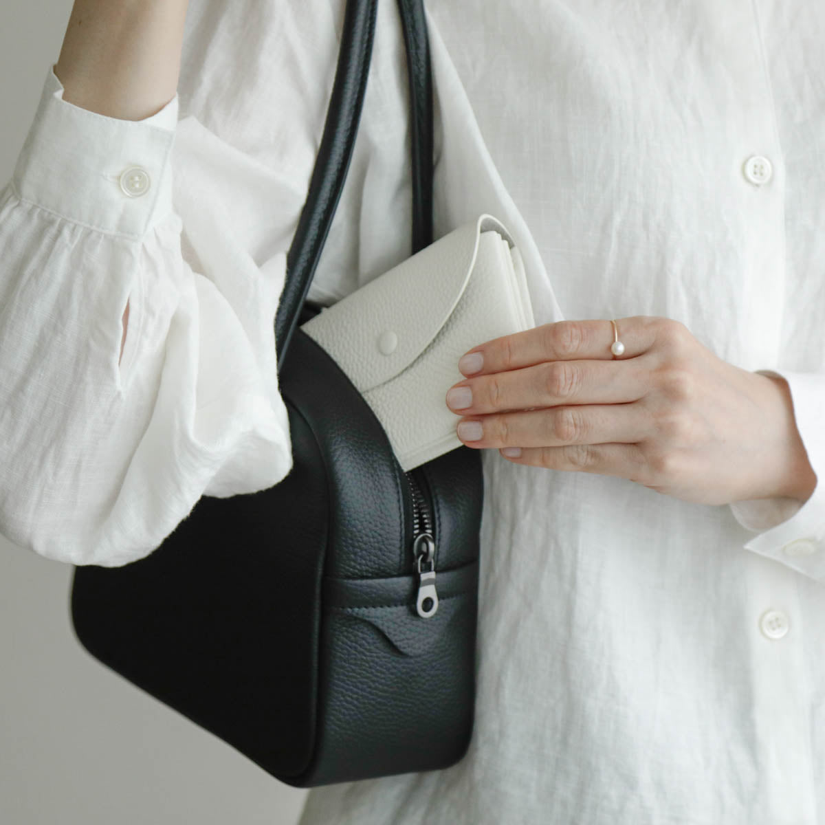 STUDIO LA CAUSE／【受注商品】 内縫いフラップマルチパース（M）WA 082N EM