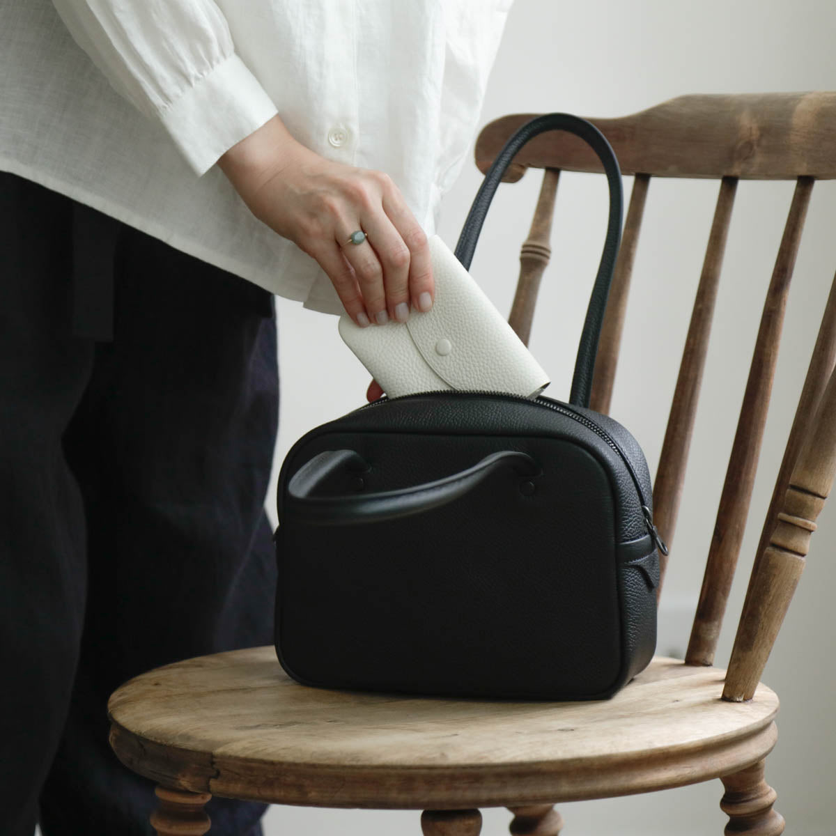 STUDIO LA CAUSE／【受注商品】 内縫いフラップマルチパース（M）WA 082N EM