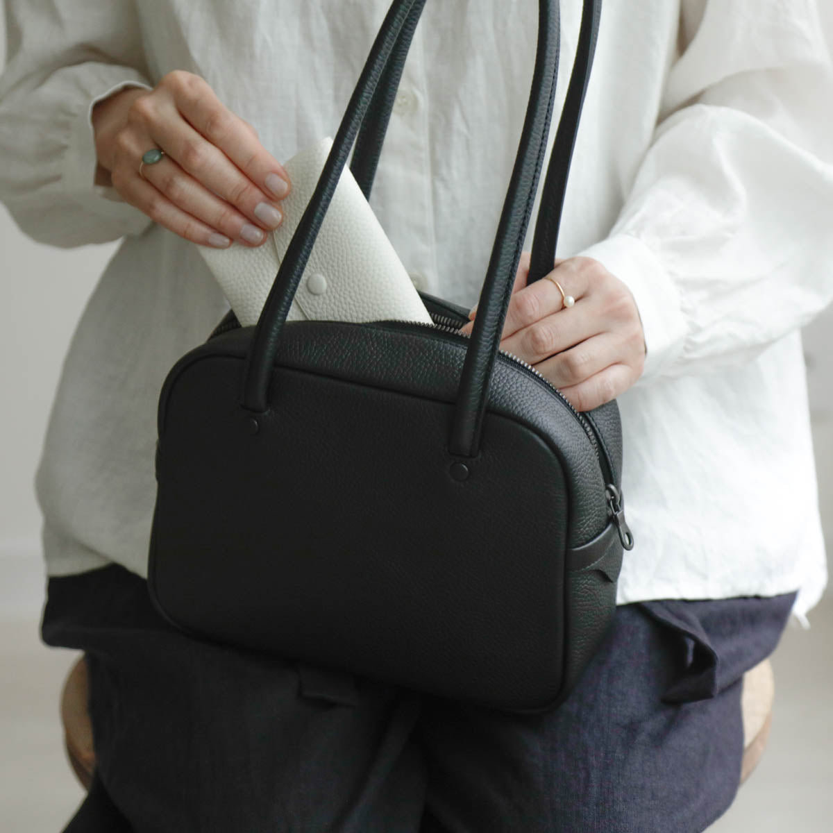 STUDIO LA CAUSE／【受注商品】ロングショルダーボストン （S）BG 132 SS EM