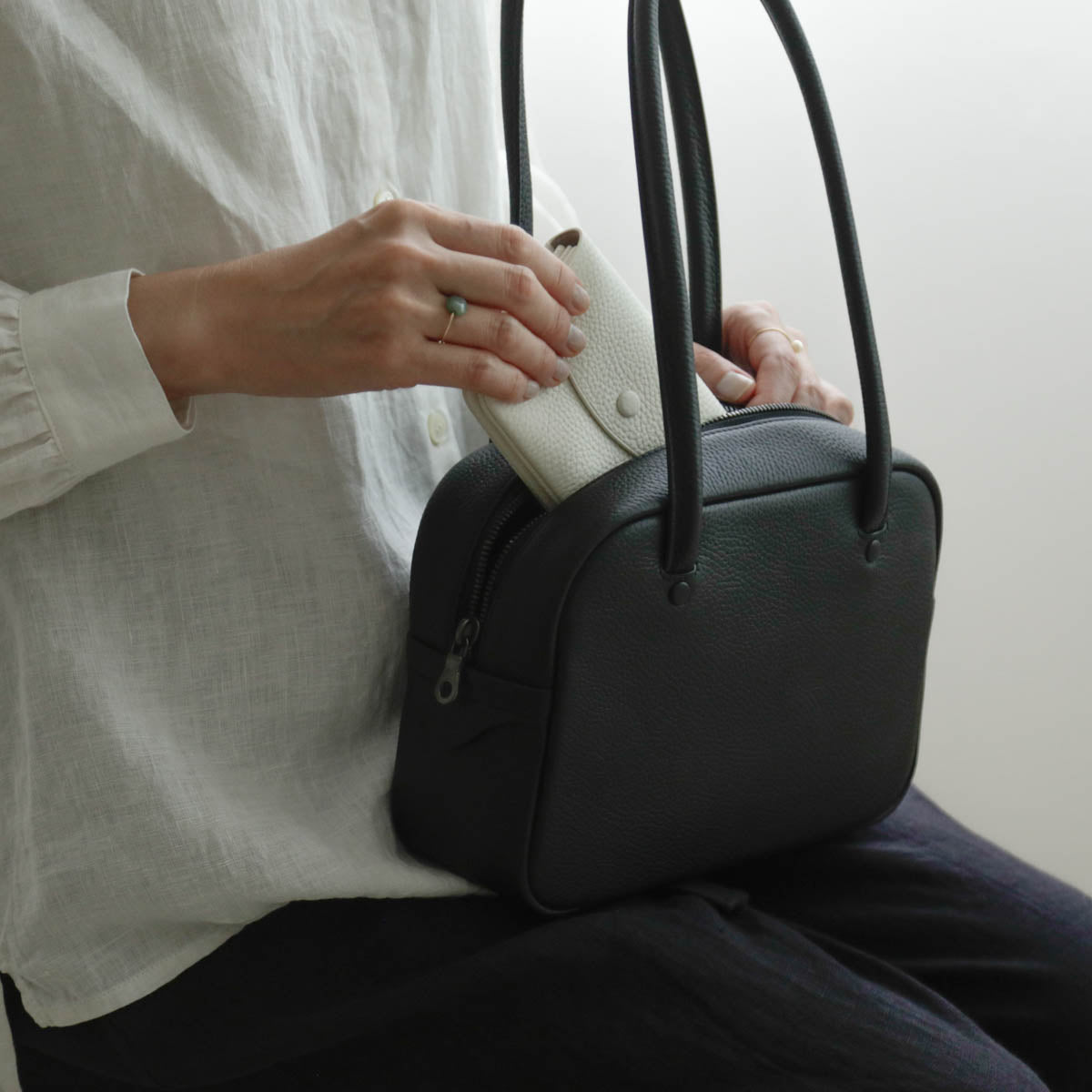STUDIO LA CAUSE／【受注商品】ロングショルダーボストン （S）BG 132 SS EM