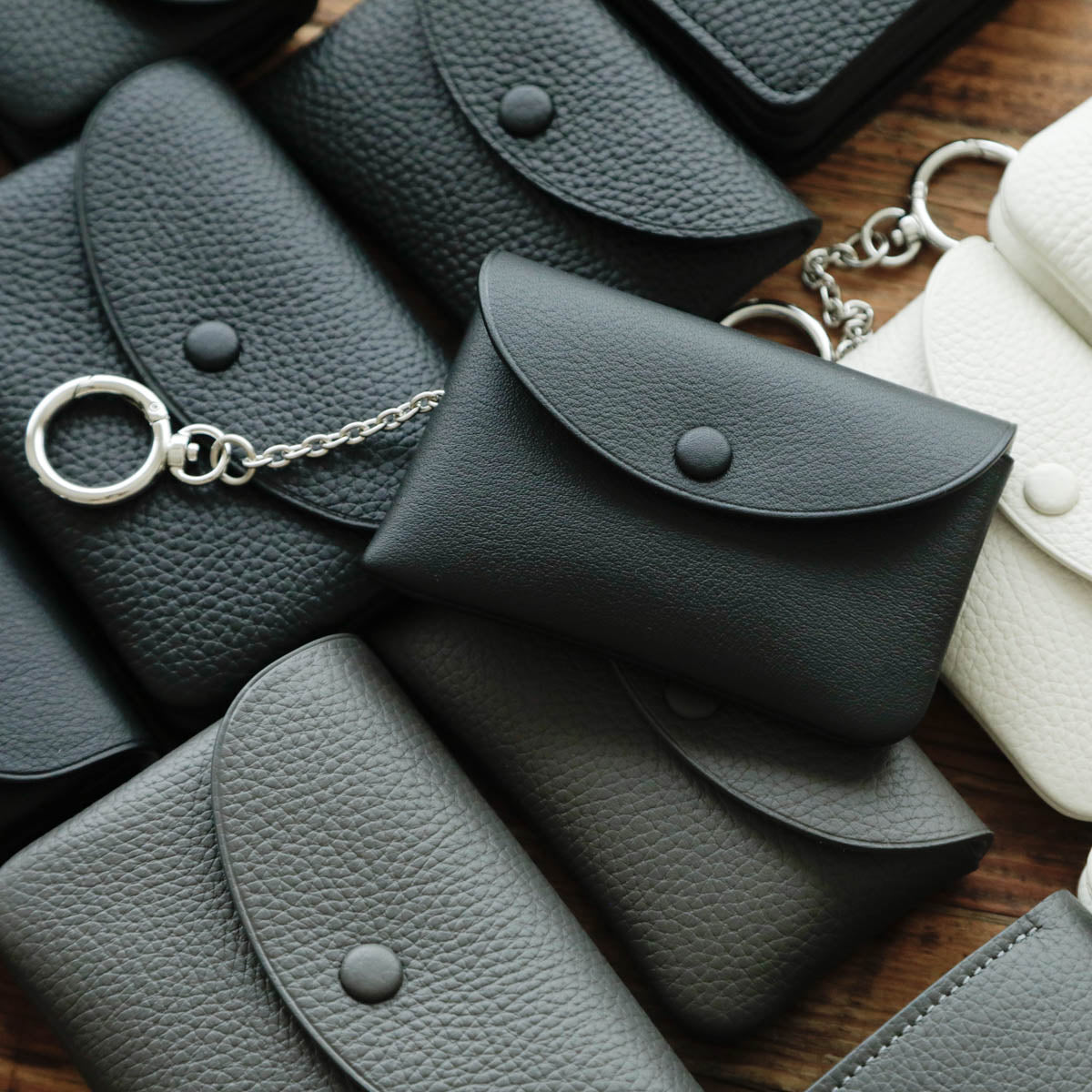 STUDIO LA CAUSE／【受注商品】内縫いフラップキーケース KEY 032 EM