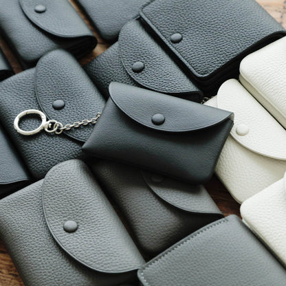STUDIO LA CAUSE／【受注商品】内縫いフラップキーケース KEY 032 EM