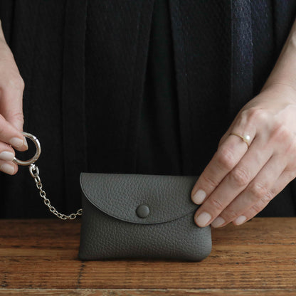 STUDIO LA CAUSE／【受注商品】内縫いフラップキーケース KEY 032 EM