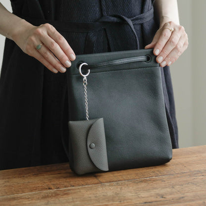 STUDIO LA CAUSE／【受注商品】内縫いフラップキーケース KEY 032 EM