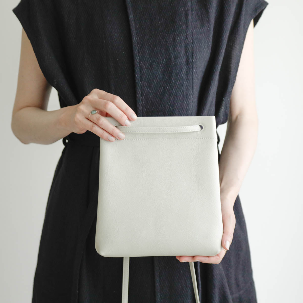 STUDIO LA CAUSE／【受注商品】タテ型サコッシュ　BG 127 LN