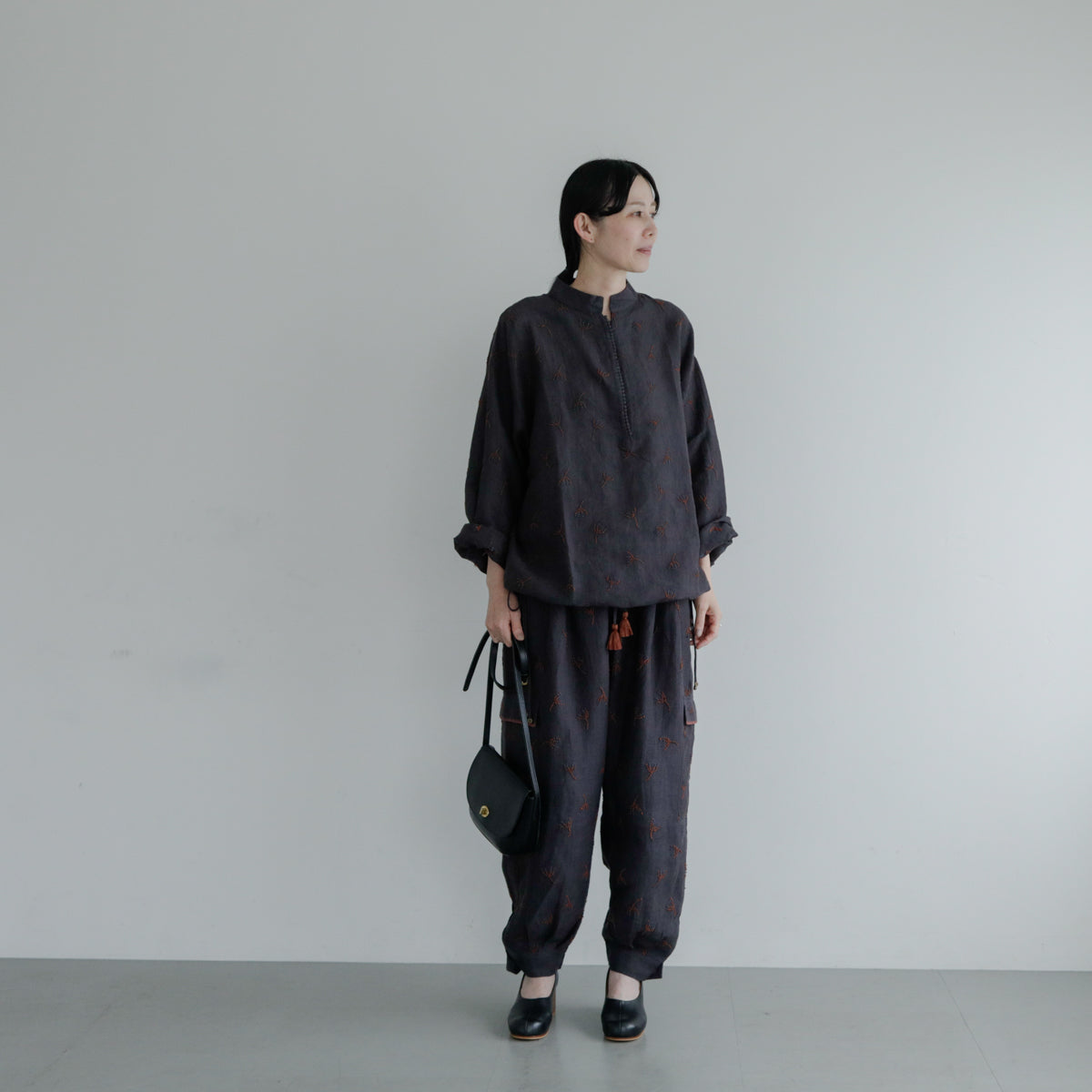 Charcoalをセットアップで、モデル身長167cm