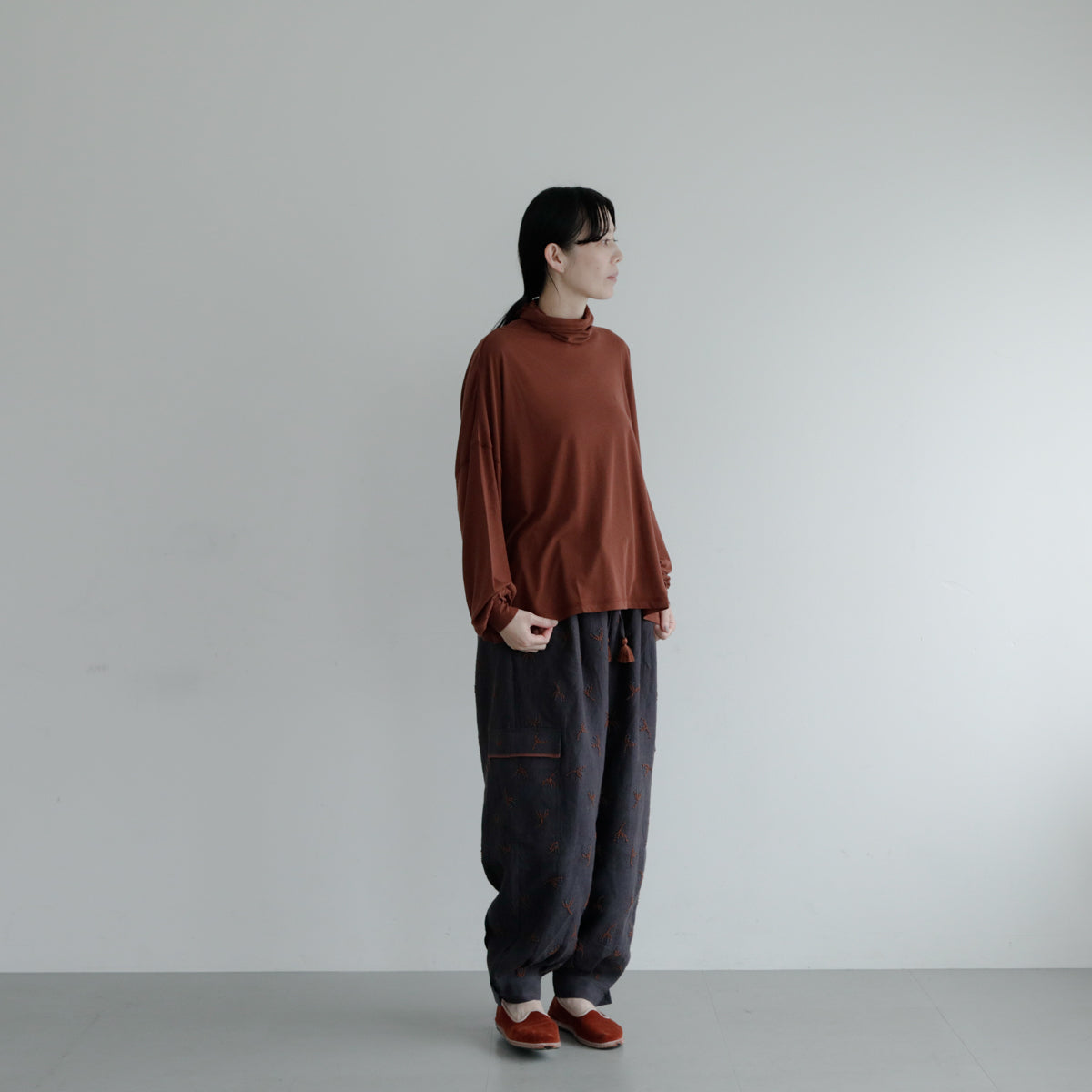 Shida／Turtle neck pullover