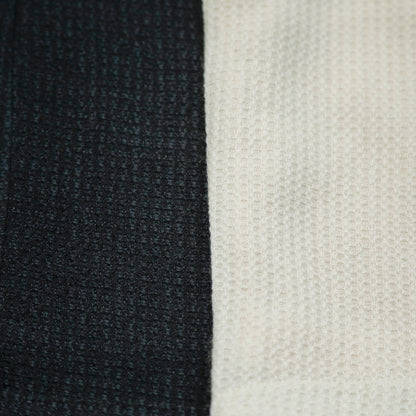 左：Charcoal、右：Ecru